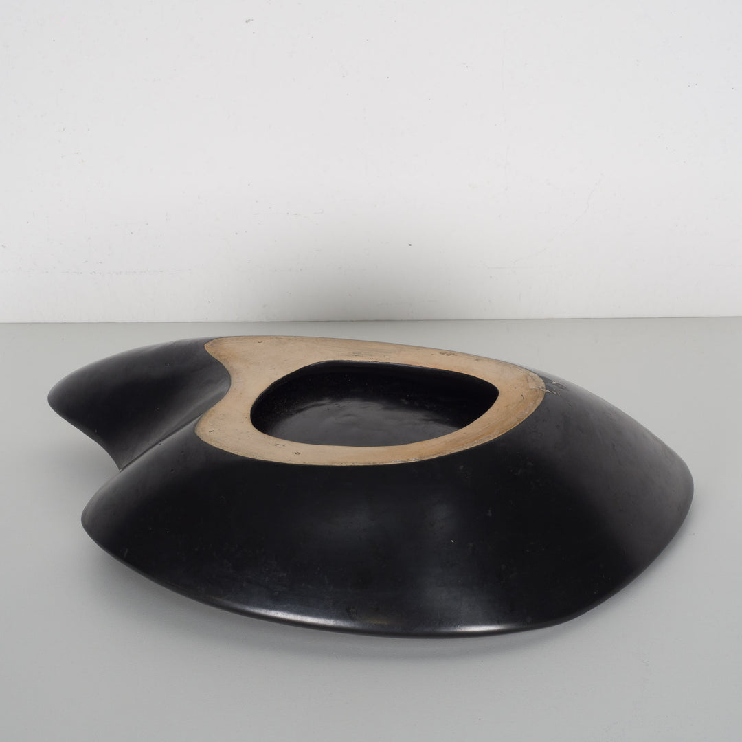 Vintage matte zwarte organische schaal – tijdloos en stijlvol / 39,5 x 25 x 8,5 cm