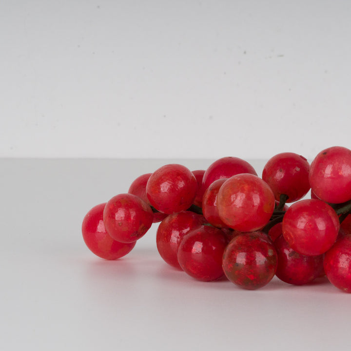 Bunch of grapes with grapes in red alabaster stone