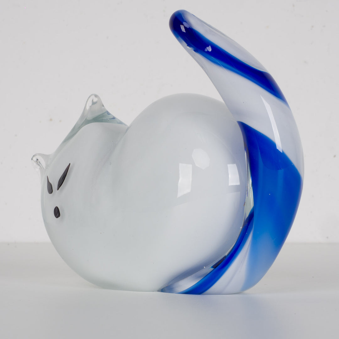 Glass Cat – Elegant mix of white and blue