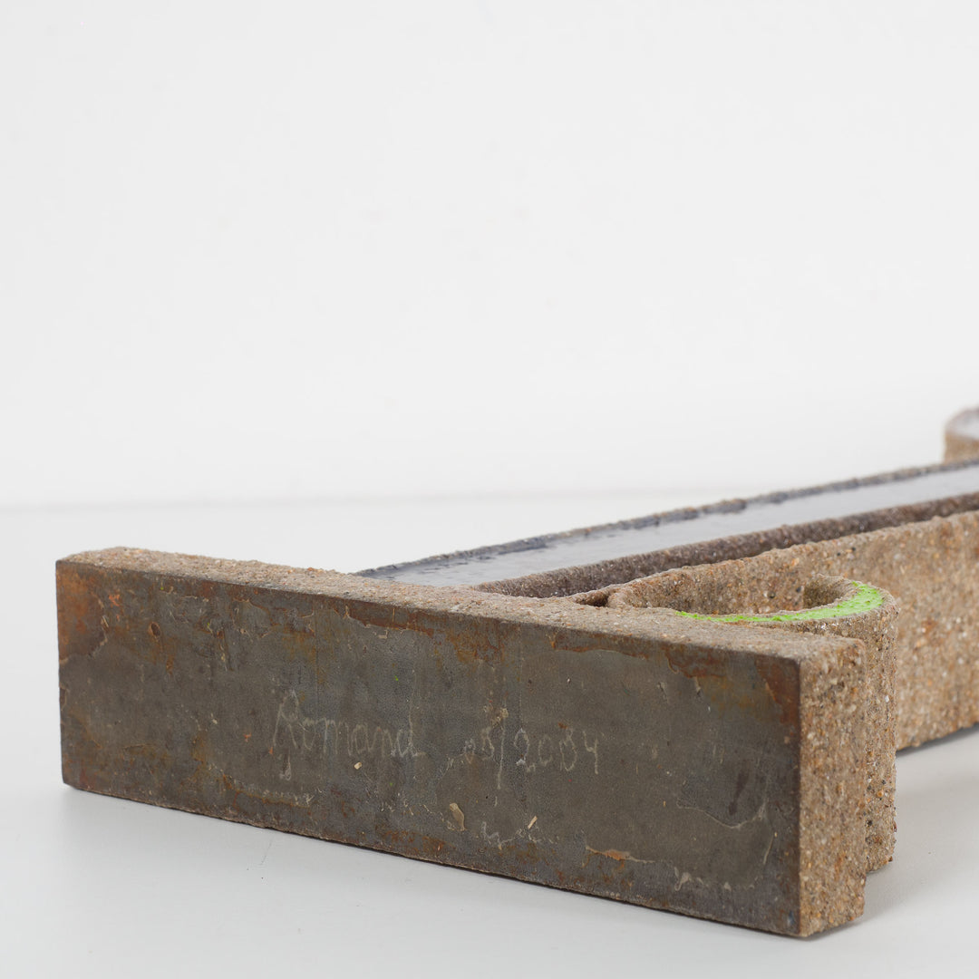 Modern sculpture in resin and steel by Virginia Romana 