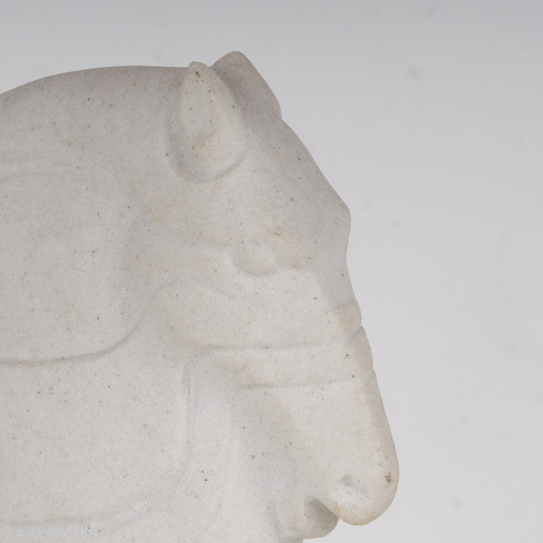 Elegant statue of a horse by Marbell Italy – White Stone with art deco look