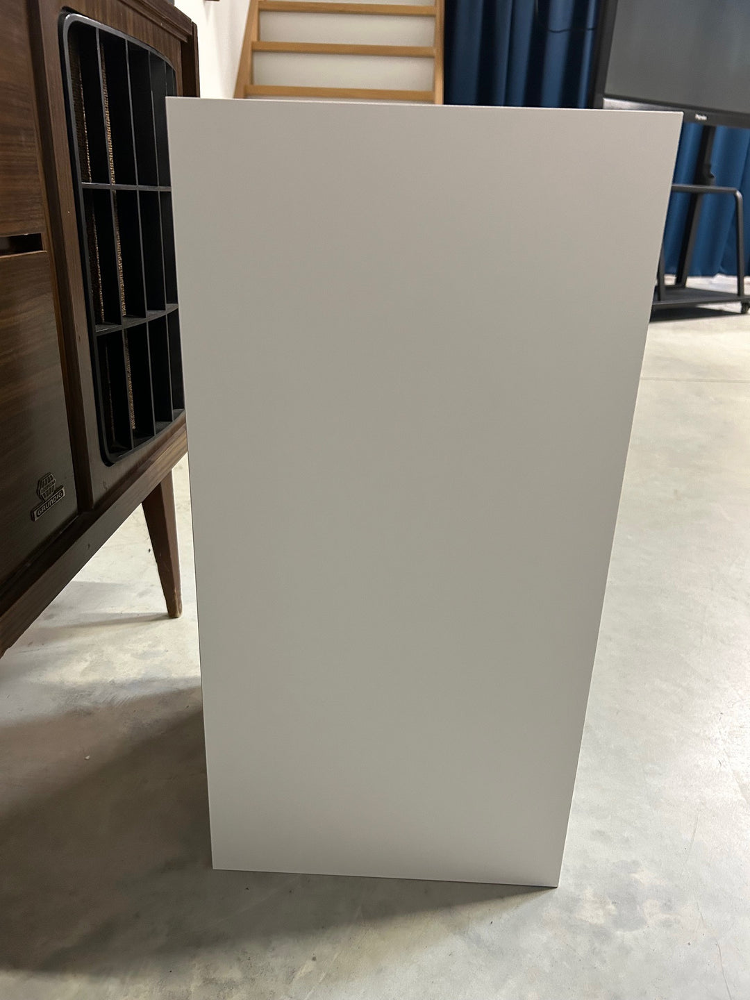 Base in white laminate