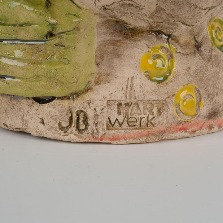 Handgemaakte ludieke keramische vogel – Met grote rode snavel