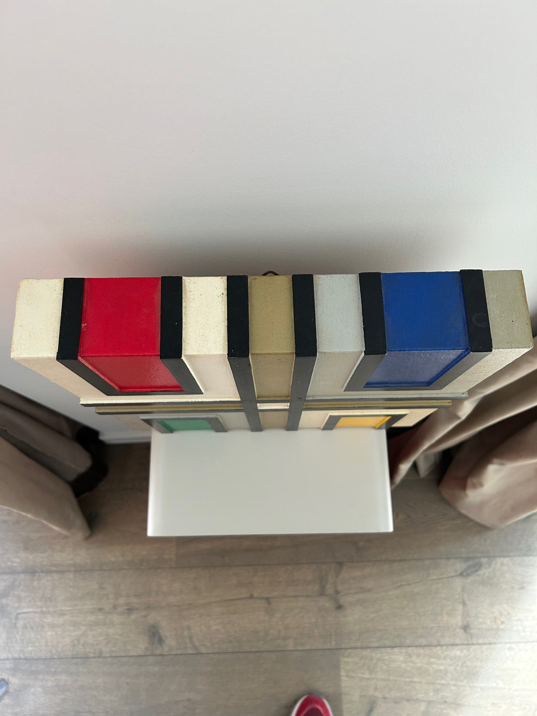 Kleur & Ritme – Vintage Geometrisch Wandobject in Hout