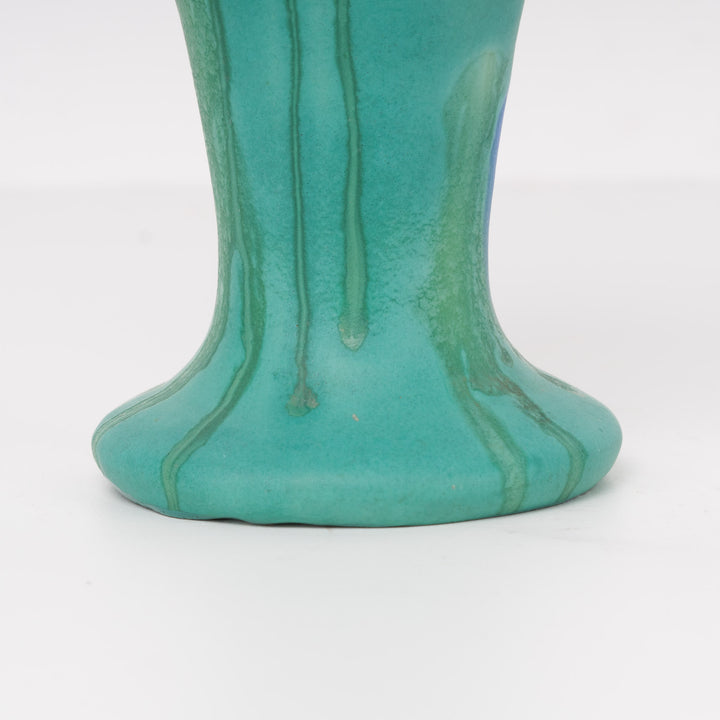 Groen art deco vaasje met druipglazuur