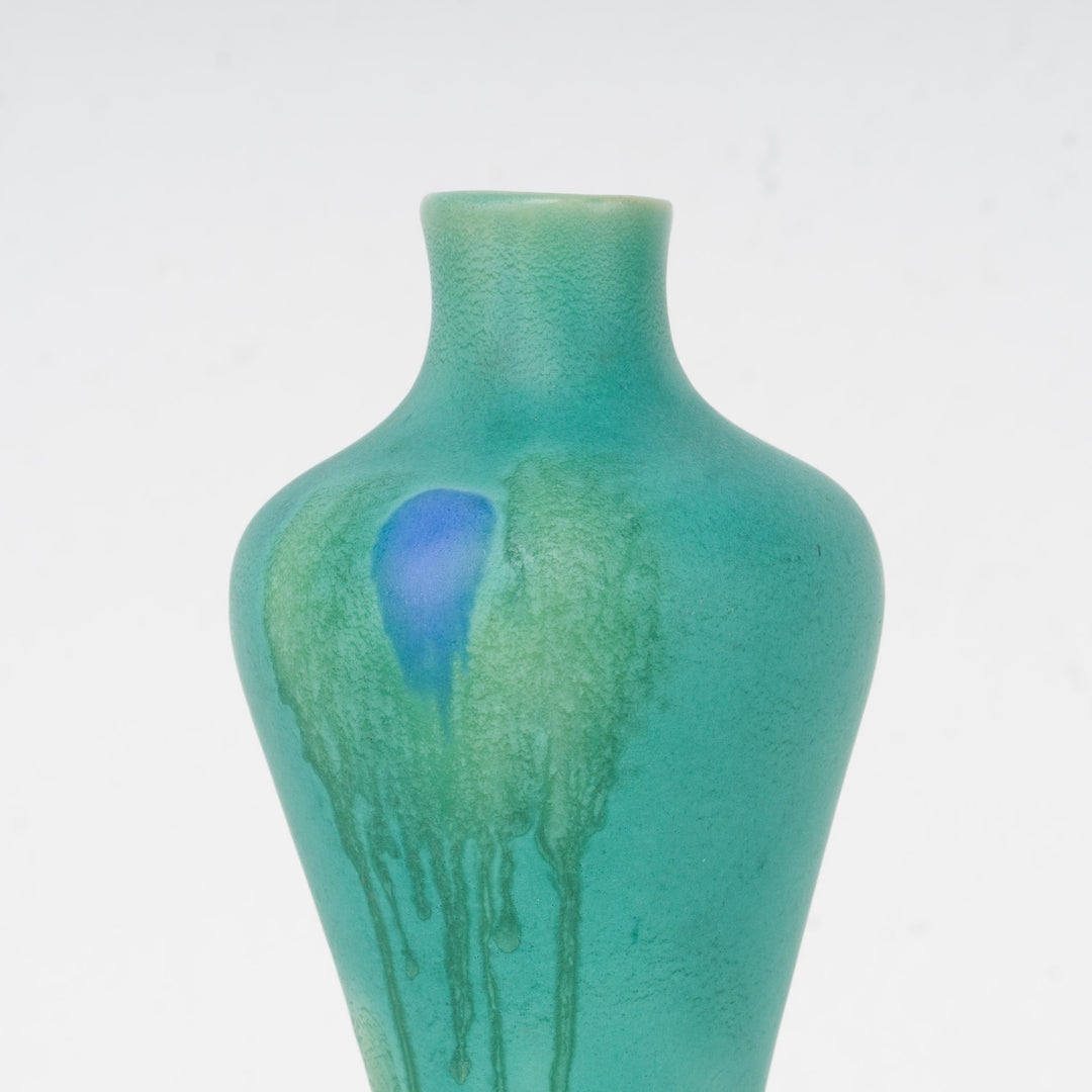 Groen art deco vaasje met druipglazuur