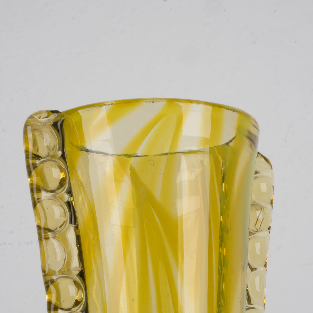 Vintage okergele vaas met vleugels – Groot en karaktervol