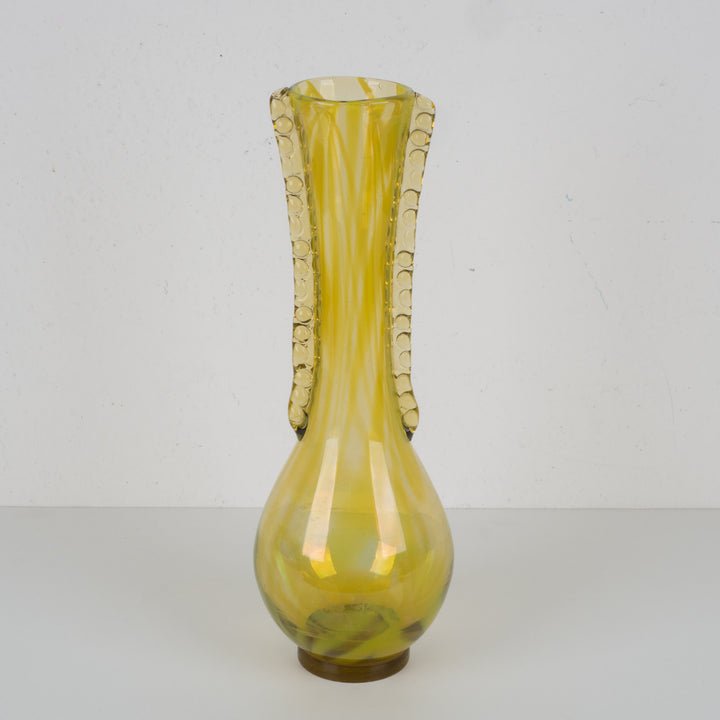 Vintage okergele vaas met vleugels – Groot en karaktervol