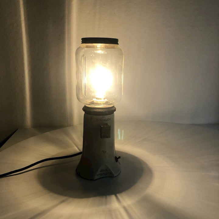 Vintage lamp van een koffiemolen van Kitchen Aid - De Tuin Der Kunsten